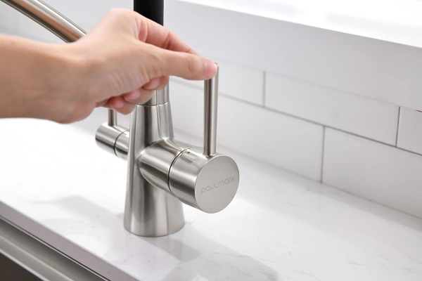 смеситель paulmark siegen si213111-ni для кухни, с подключением к фильтру, цвет никель \ черный